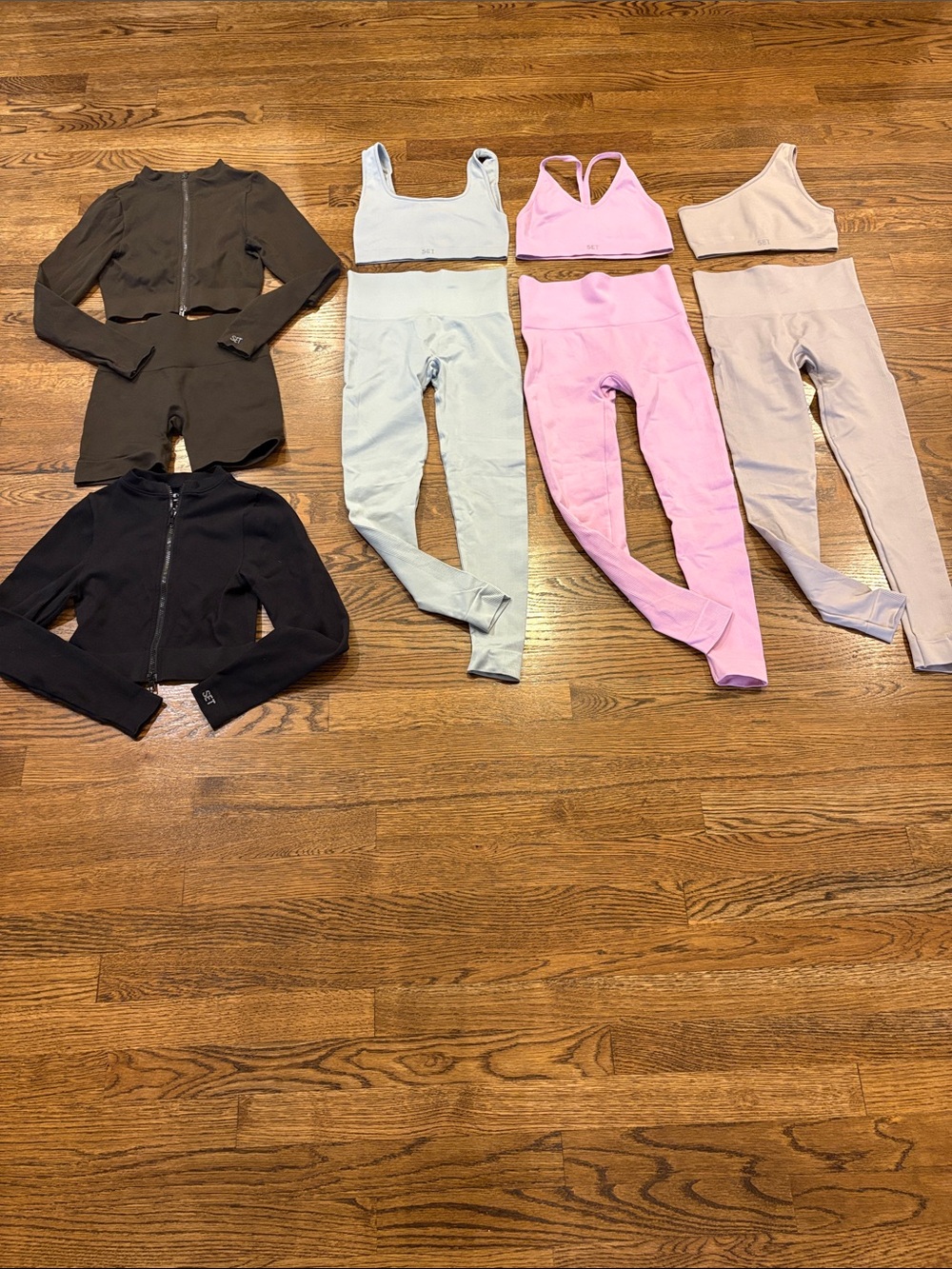 BUNDLE SET Active sets: leggings/crop tops , jackets & shorts, xS